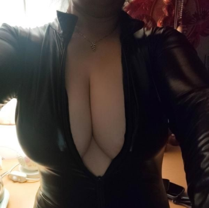 肉感十足少妇