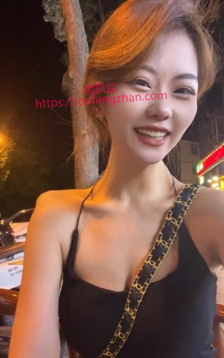 爱笑的美腿小姐姐