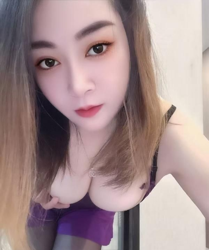 大奶榨精少妇