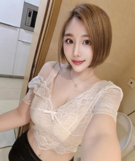 性感肤白小妖精