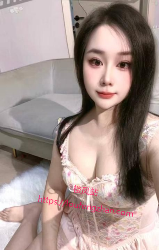 D乳会夹风骚小妹