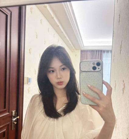 美乳少女小狐狸